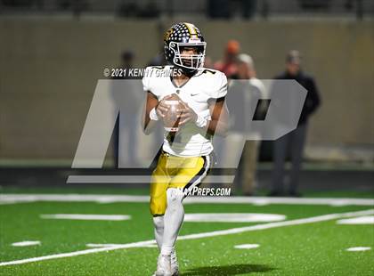 Thumbnail 3 in Buford vs. Carrollton (GHSA 6A Quarterfinal Playoff) photogallery.