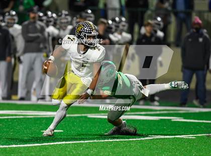 Thumbnail 1 in Buford vs. Carrollton (GHSA 6A Quarterfinal Playoff) photogallery.