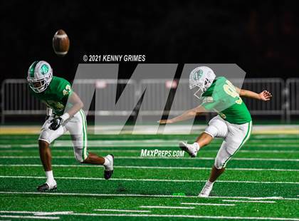 Thumbnail 3 in Buford vs. Carrollton (GHSA 6A Quarterfinal Playoff) photogallery.