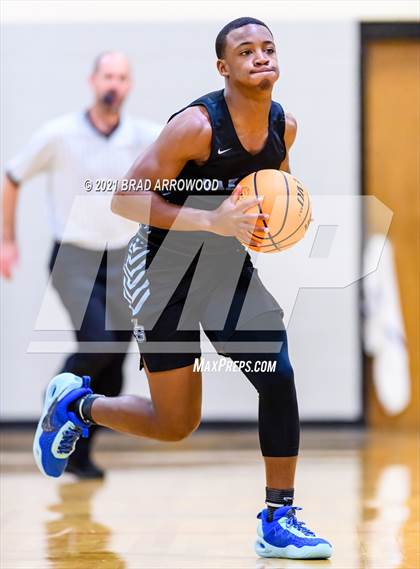 Thumbnail 2 in Eastern Randolph vs Oak Grove (Davidson-Randolph Christmas Classic) photogallery.