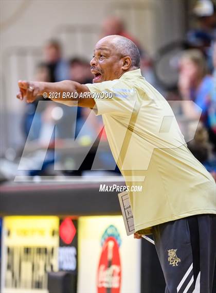 Thumbnail 2 in Eastern Randolph vs Oak Grove (Davidson-Randolph Christmas Classic) photogallery.
