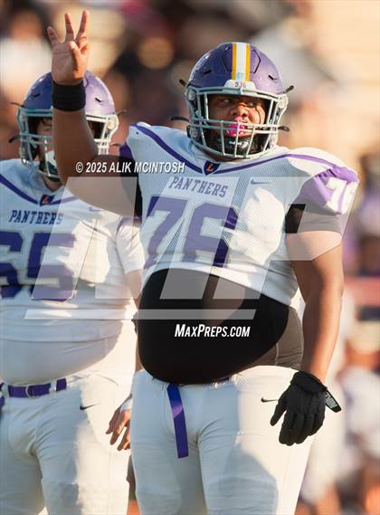 Thumbnail 3 in Lufkin vs Westbury (UIL Football 5A D1 Bi-District) photogallery.