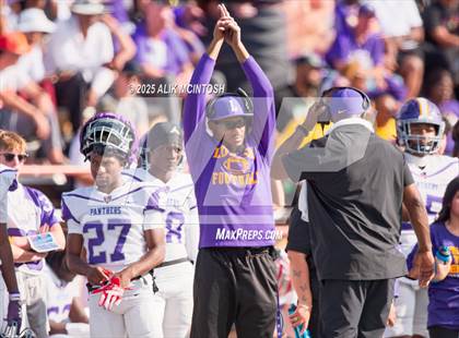 Thumbnail 3 in Lufkin vs Westbury (UIL Football 5A D1 Bi-District) photogallery.