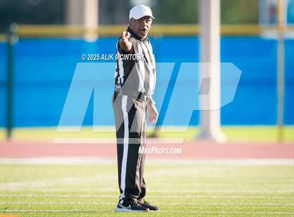 Thumbnail 1 in Lufkin vs Westbury (UIL 5A D1 Football Bi-District) photogallery.