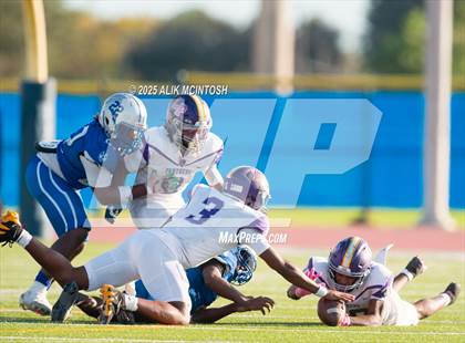 Thumbnail 2 in Lufkin vs Westbury (UIL Football 5A D1 Bi-District) photogallery.