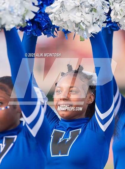 Thumbnail 3 in Lufkin vs Westbury (UIL Football 5A D1 Bi-District) photogallery.