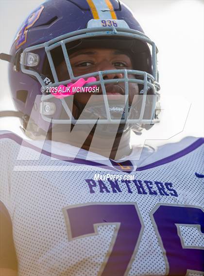 Thumbnail 1 in Lufkin vs Westbury (UIL 5A D1 Football Bi-District) photogallery.