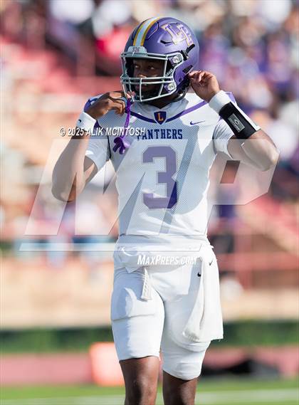 Thumbnail 3 in Lufkin vs Westbury (UIL 5A D1 Football Bi-District) photogallery.