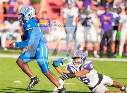 Thumbnail 3 in Lufkin vs Westbury (UIL Football 5A D1 Bi-District) photogallery.