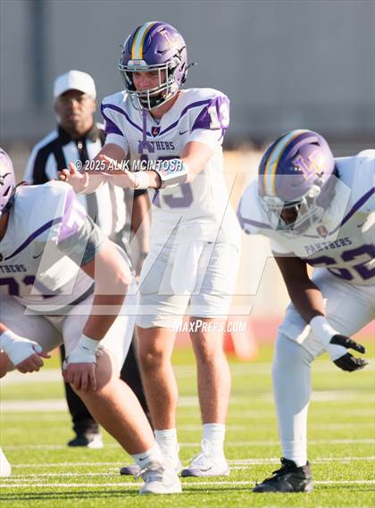 Thumbnail 3 in Lufkin vs Westbury (UIL 5A D1 Football Bi-District) photogallery.