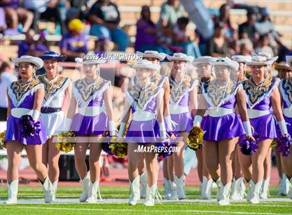Thumbnail 2 in Lufkin vs Westbury (UIL Football 5A D1 Bi-District) photogallery.