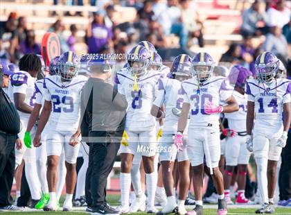 Thumbnail 3 in Lufkin vs Westbury (UIL Football 5A D1 Bi-District) photogallery.