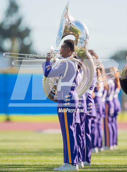 Thumbnail 3 in Lufkin vs Westbury (UIL 5A D1 Football Bi-District) photogallery.