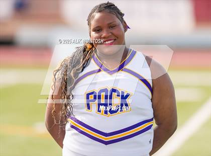 Thumbnail 2 in Lufkin vs Westbury (UIL 5A D1 Football Bi-District) photogallery.