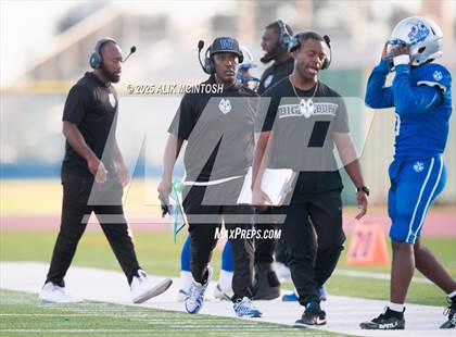 Thumbnail 2 in Lufkin vs Westbury (UIL Football 5A D1 Bi-District) photogallery.