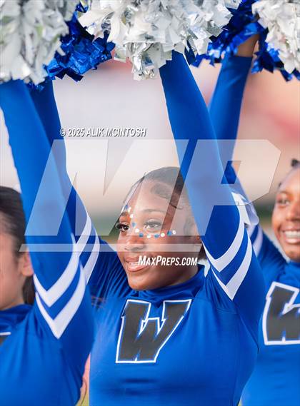 Thumbnail 2 in Lufkin vs Westbury (UIL 5A D1 Football Bi-District) photogallery.