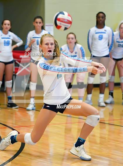 Thumbnail 1 in Mater Dei vs. Marymount (Nike Tournament of Champions) photogallery.