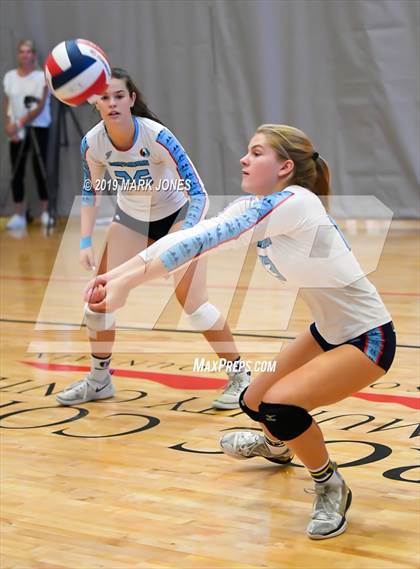 Thumbnail 2 in Mater Dei vs. Marymount (Nike Tournament of Champions) photogallery.