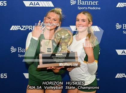 Thumbnail 3 in Horizon vs. Sunrise Mountain (AIA 5A Final - Awards) photogallery.