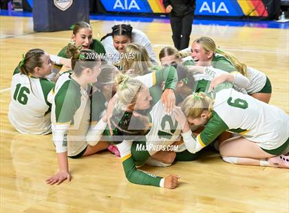 Thumbnail 1 in Horizon vs. Sunrise Mountain (AIA 5A Final - Awards) photogallery.