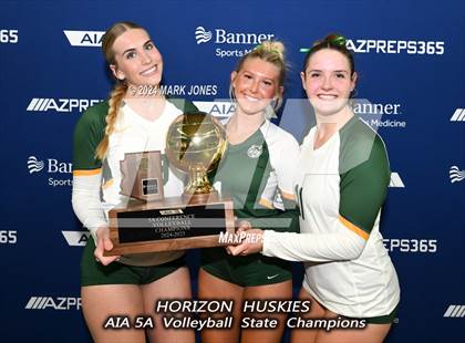 Thumbnail 1 in Horizon vs. Sunrise Mountain (AIA 5A Final - Awards) photogallery.