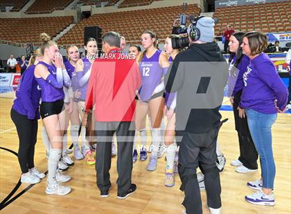 Thumbnail 3 in Horizon vs. Sunrise Mountain (AIA 5A Final - Awards) photogallery.