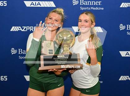 Thumbnail 2 in Horizon vs. Sunrise Mountain (AIA 5A Final - Awards) photogallery.
