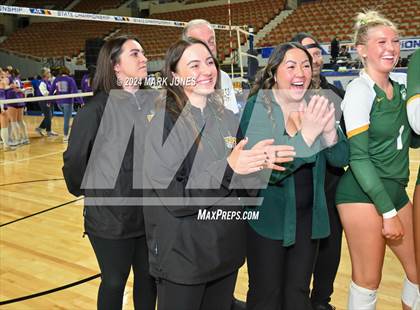 Thumbnail 3 in Horizon vs. Sunrise Mountain (AIA 5A Final - Awards) photogallery.