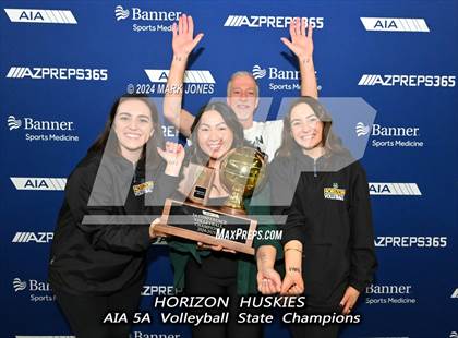 Thumbnail 1 in Horizon vs. Sunrise Mountain (AIA 5A Final - Awards) photogallery.