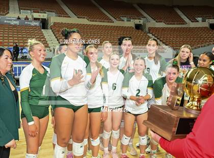 Thumbnail 1 in Horizon vs. Sunrise Mountain (AIA 5A Final - Awards) photogallery.