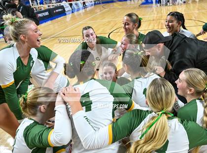 Thumbnail 2 in Horizon vs. Sunrise Mountain (AIA 5A Final - Awards) photogallery.
