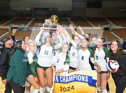 Thumbnail 3 in Horizon vs. Sunrise Mountain (AIA 5A Final - Awards) photogallery.
