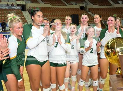 Thumbnail 2 in Horizon vs. Sunrise Mountain (AIA 5A Final - Awards) photogallery.