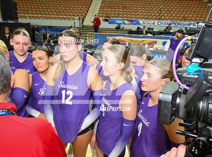 Thumbnail 2 in Horizon vs. Sunrise Mountain (AIA 5A Final - Awards) photogallery.