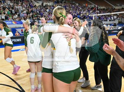 Thumbnail 3 in Horizon vs. Sunrise Mountain (AIA 5A Final - Awards) photogallery.