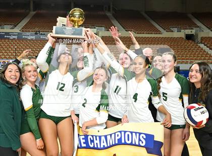 Thumbnail 1 in Horizon vs. Sunrise Mountain (AIA 5A Final - Awards) photogallery.