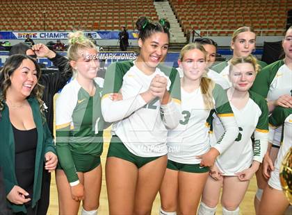 Thumbnail 2 in Horizon vs. Sunrise Mountain (AIA 5A Final - Awards) photogallery.