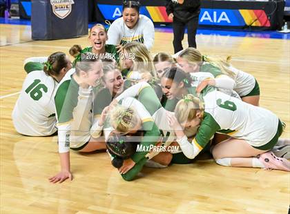 Thumbnail 3 in Horizon vs. Sunrise Mountain (AIA 5A Final - Awards) photogallery.