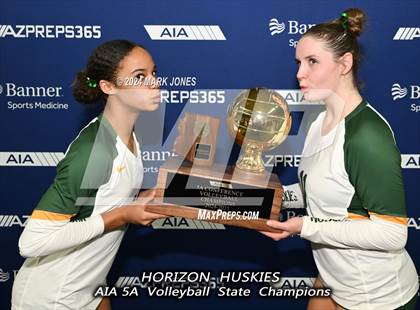 Thumbnail 3 in Horizon vs. Sunrise Mountain (AIA 5A Final - Awards) photogallery.