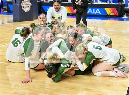 Thumbnail 2 in Horizon vs. Sunrise Mountain (AIA 5A Final - Awards) photogallery.