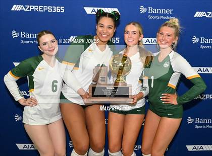 Thumbnail 3 in Horizon vs. Sunrise Mountain (AIA 5A Final - Awards) photogallery.