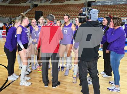 Thumbnail 2 in Horizon vs. Sunrise Mountain (AIA 5A Final - Awards) photogallery.