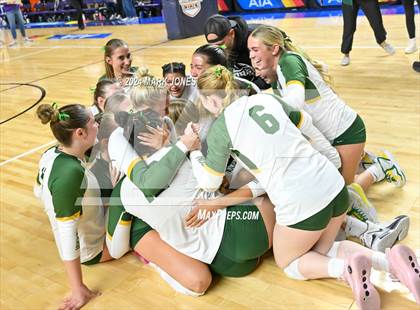 Thumbnail 2 in Horizon vs. Sunrise Mountain (AIA 5A Final - Awards) photogallery.