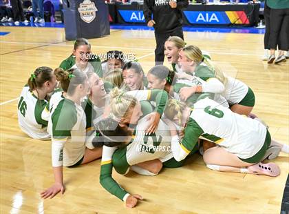Thumbnail 3 in Horizon vs. Sunrise Mountain (AIA 5A Final - Awards) photogallery.