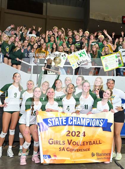 Thumbnail 3 in Horizon vs. Sunrise Mountain (AIA 5A Final - Awards) photogallery.