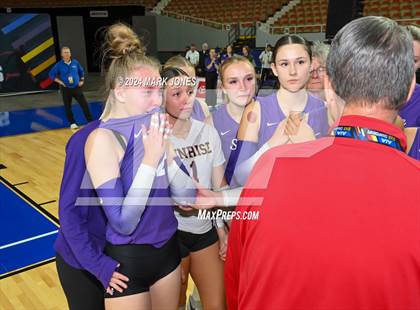 Thumbnail 2 in Horizon vs. Sunrise Mountain (AIA 5A Final - Awards) photogallery.