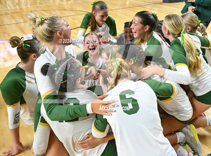 Thumbnail 1 in Horizon vs. Sunrise Mountain (AIA 5A Final - Awards) photogallery.