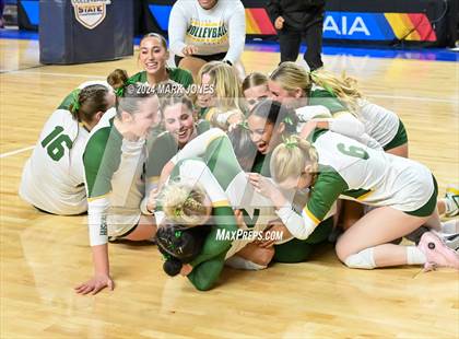 Thumbnail 1 in Horizon vs. Sunrise Mountain (AIA 5A Final - Awards) photogallery.