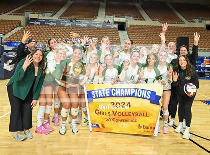 Thumbnail 2 in Horizon vs. Sunrise Mountain (AIA 5A Final - Awards) photogallery.