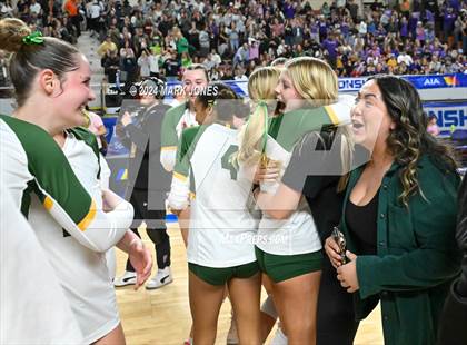 Thumbnail 1 in Horizon vs. Sunrise Mountain (AIA 5A Final - Awards) photogallery.